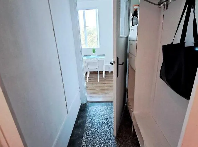 Lidda In Residential Area Warna